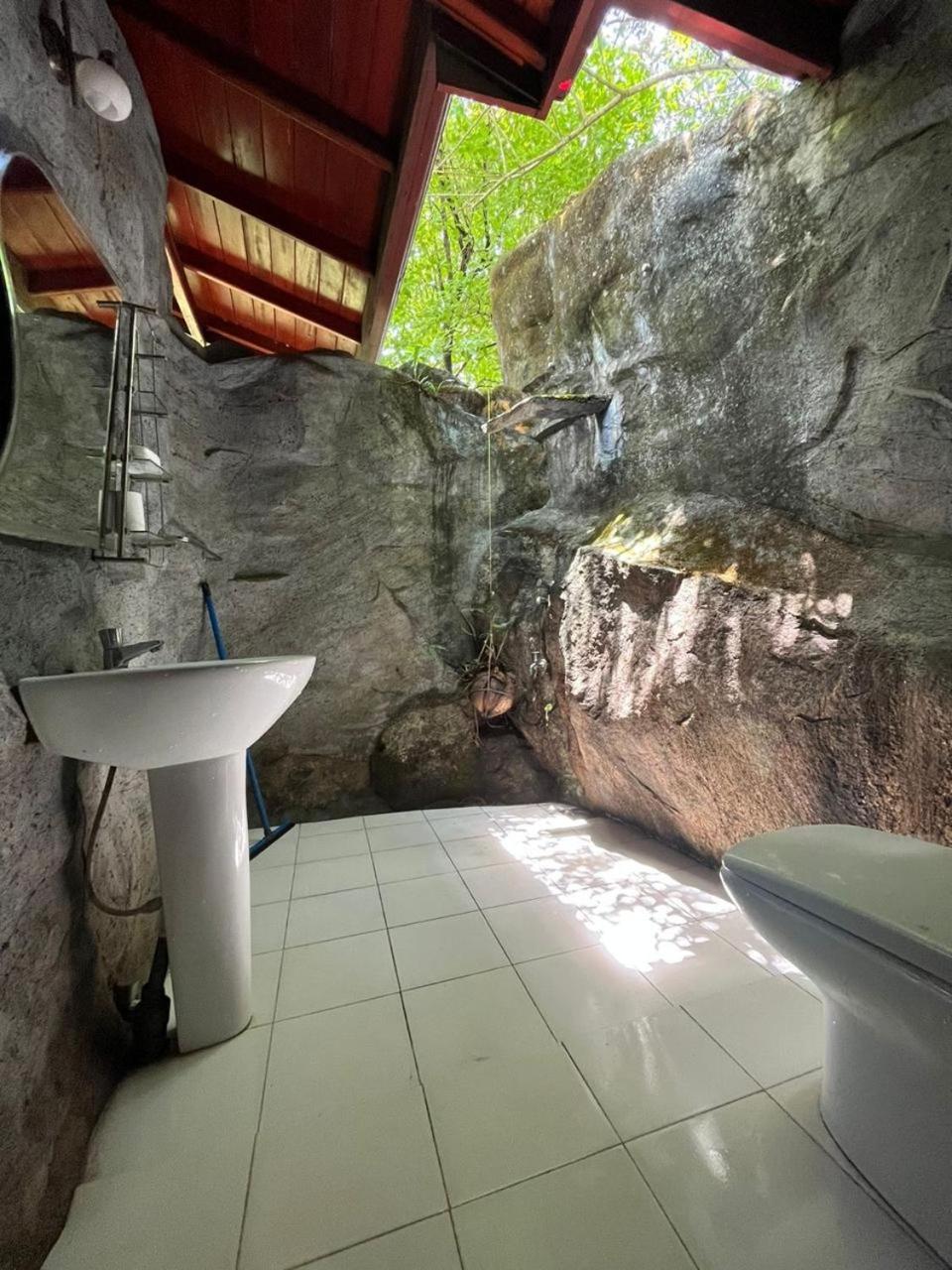 Sinharaja Rest Hotel Deniyaya Luaran gambar