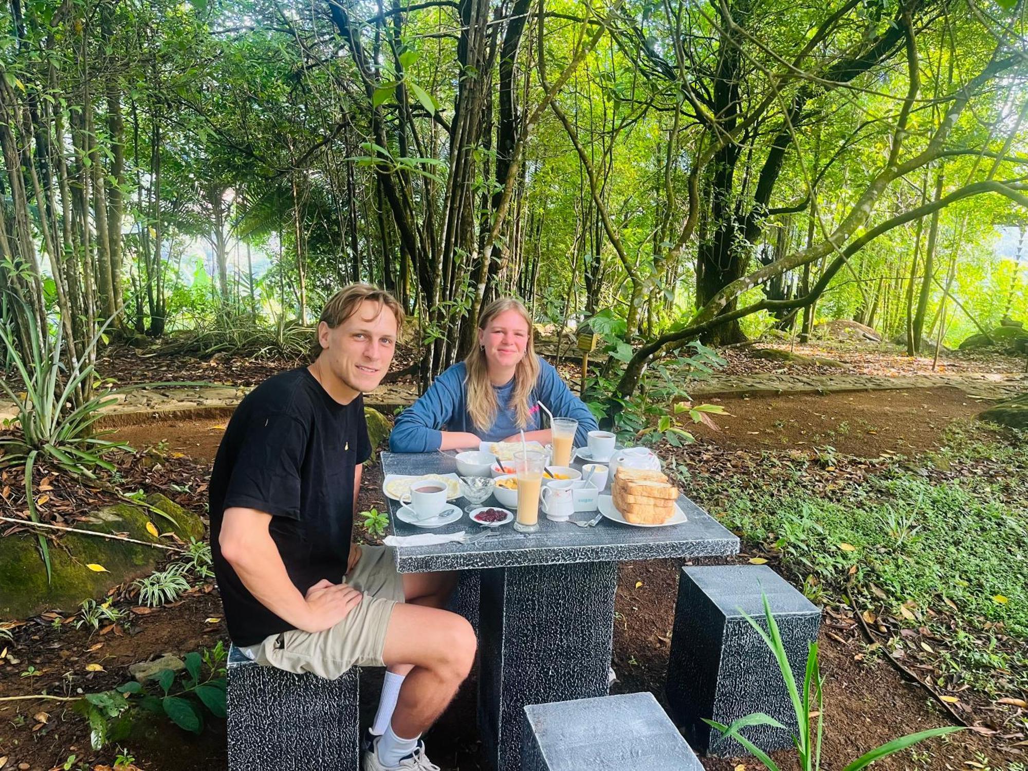 Sinharaja Rest Hotel Deniyaya Luaran gambar